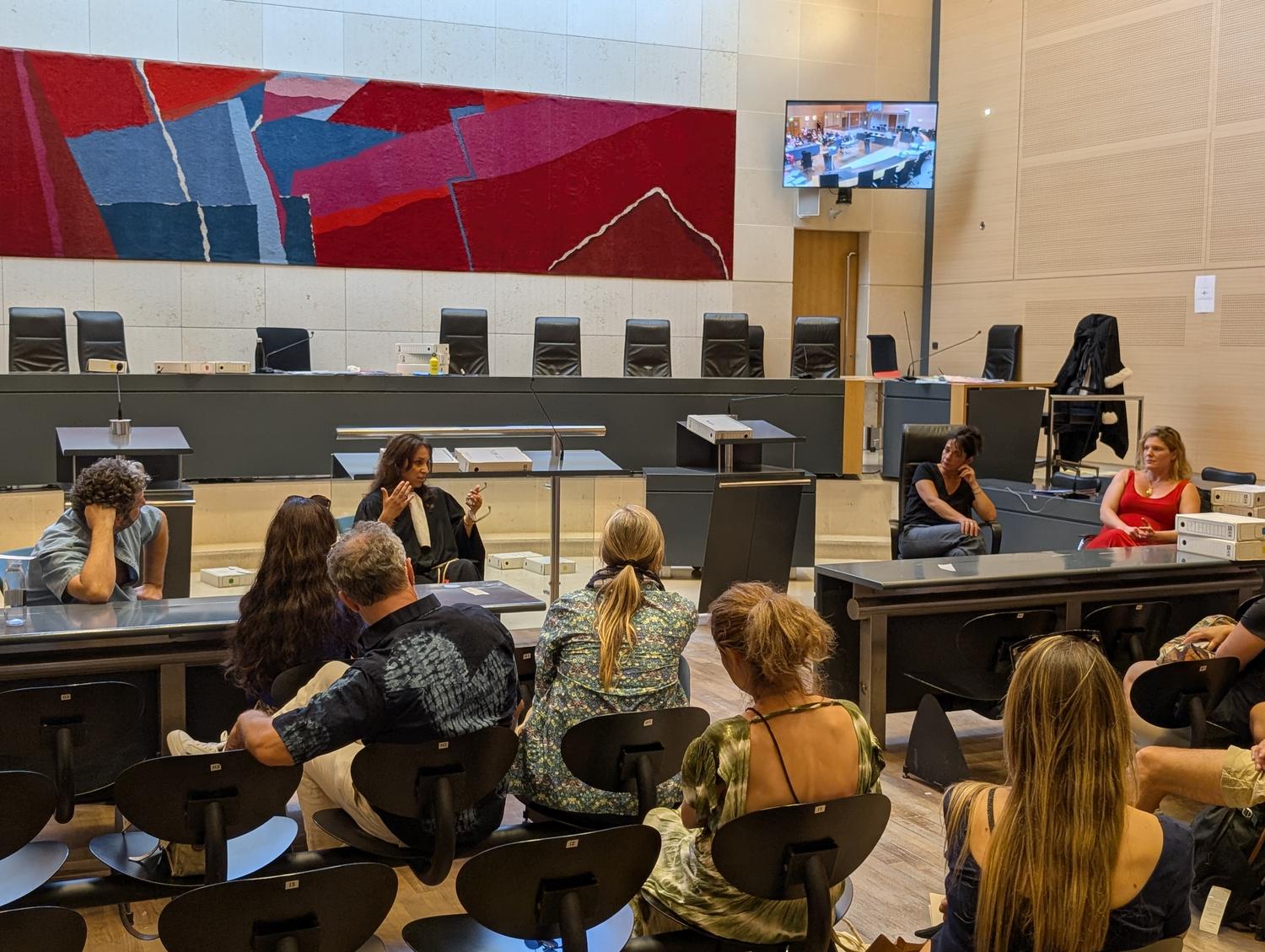 Débat suivant une représentation au tribunal d’Avignon